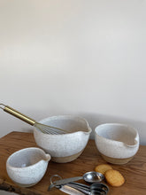 Load image into Gallery viewer, Set of 3 hand throne stoneware mixing bowls