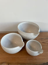 Load image into Gallery viewer, Set of 3 hand throne stoneware mixing bowls
