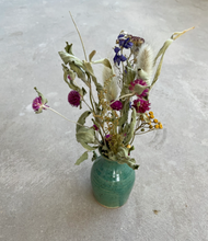 Load image into Gallery viewer, Windowsill bud vase pottery flower vase
