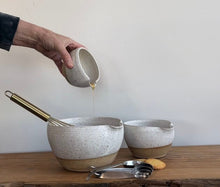 Load image into Gallery viewer, Set of 3 hand throne stoneware mixing bowls

