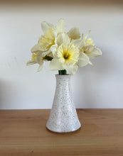 Load image into Gallery viewer, Windowsill handthrown bud vase flower vase
